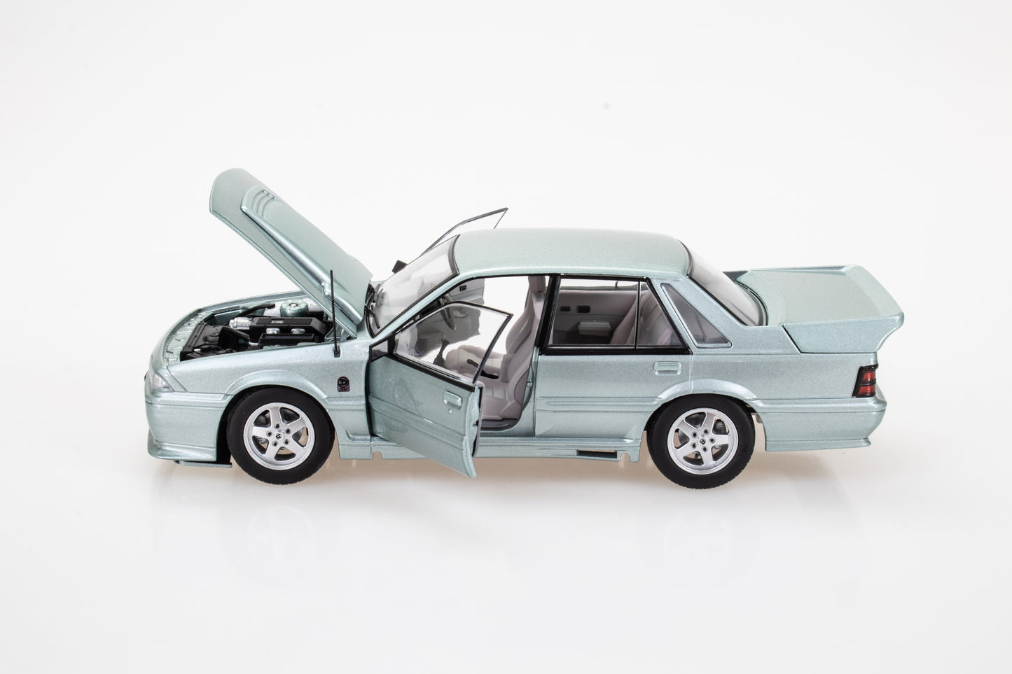 DDA701 - 1:24 Panorama Silver VL Walkinshaw