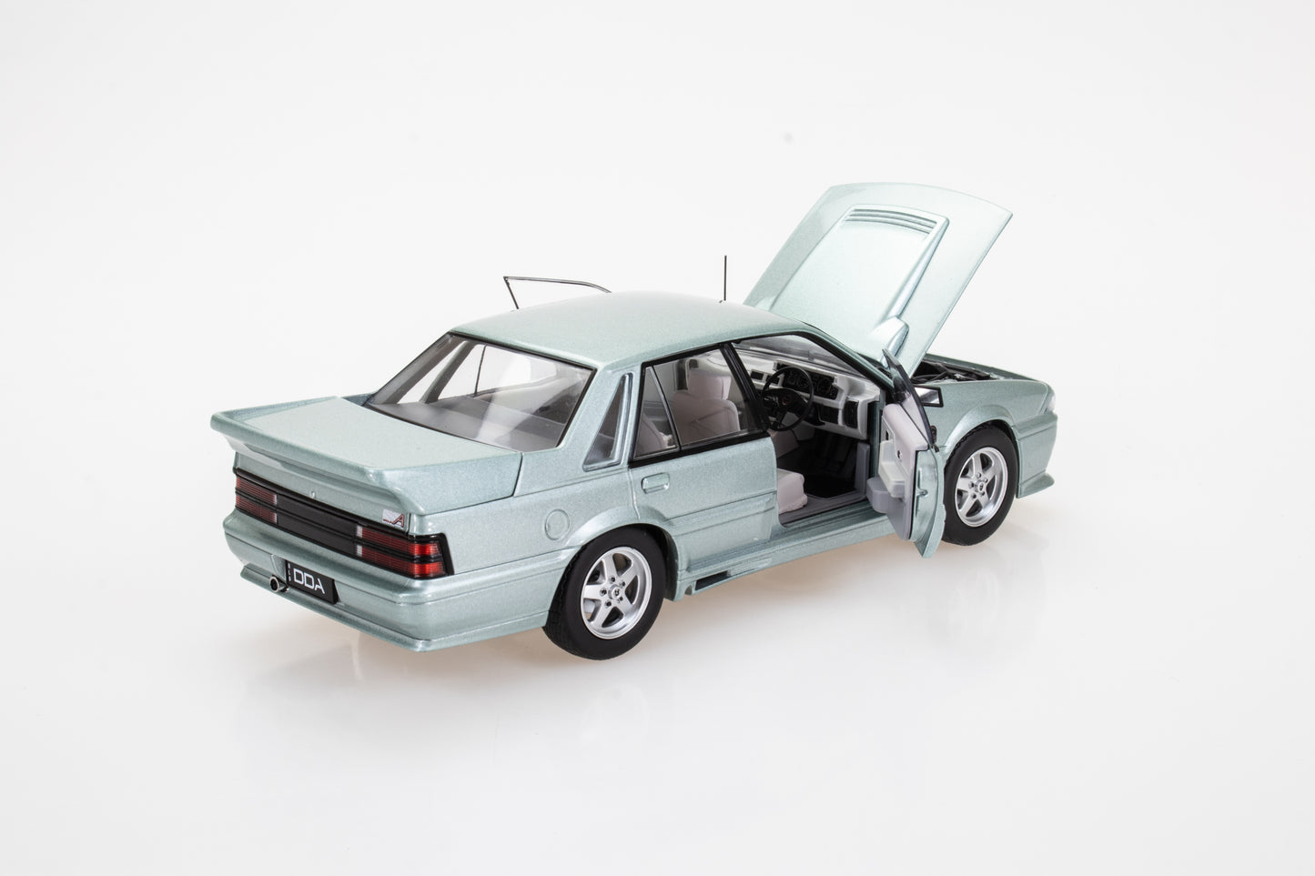 DDA701 - 1:24 Panorama Silver VL Walkinshaw
