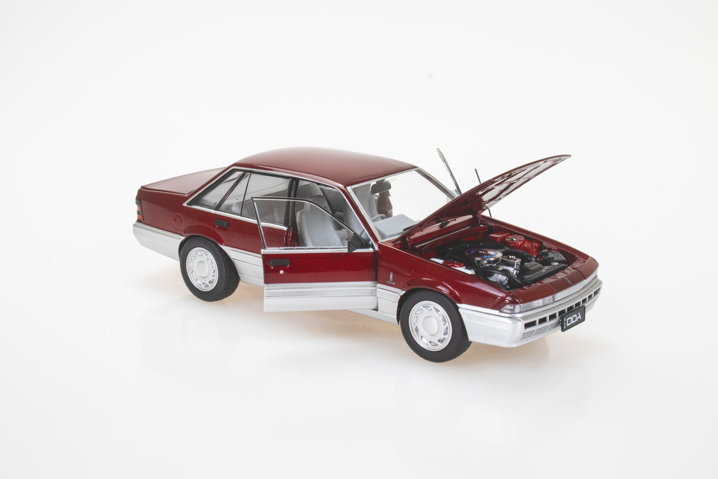 DDA702 - 1:24 Red/Silver VL Calais