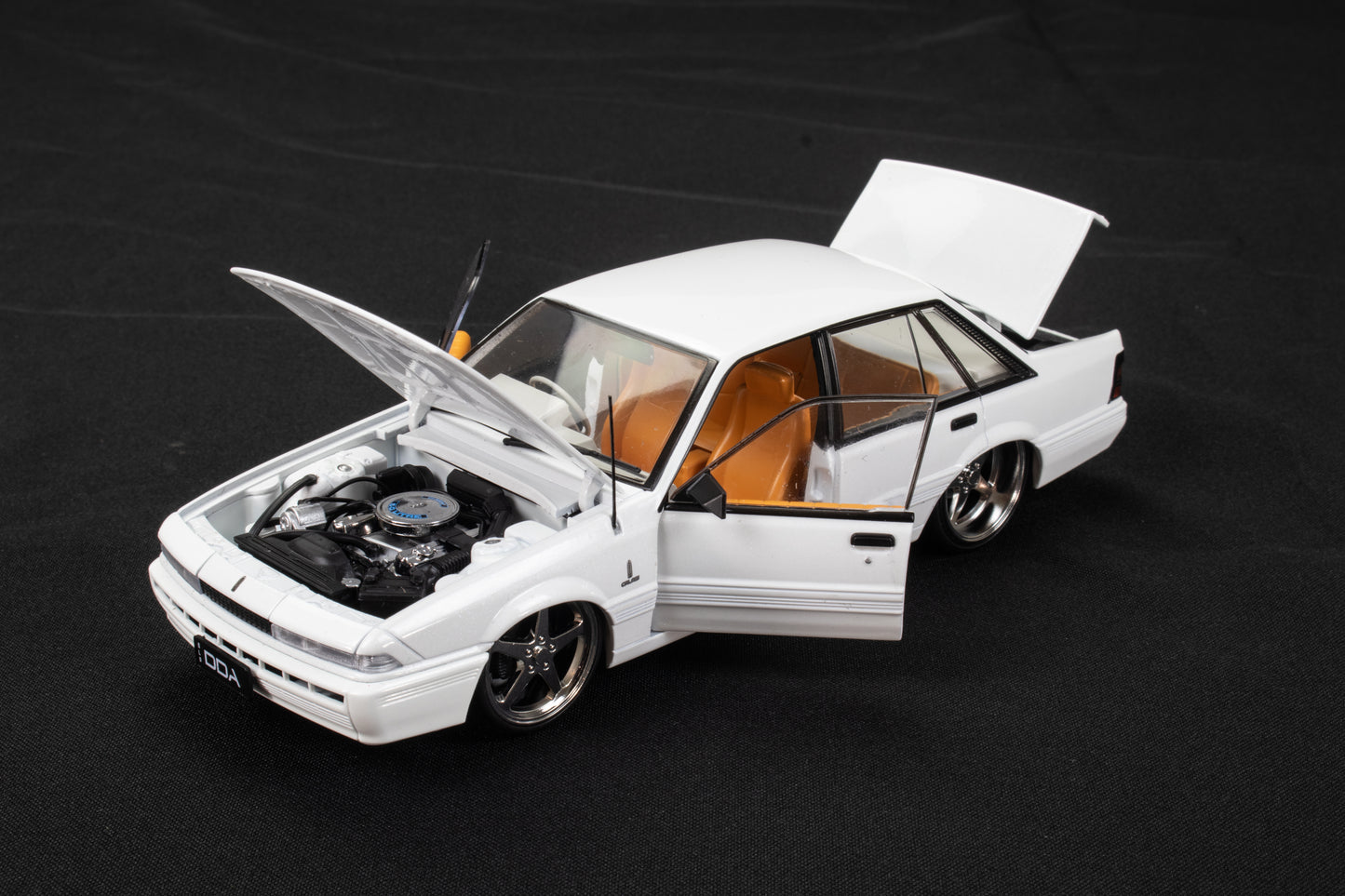 DDA706 - 1:24 White Custom VL Calais