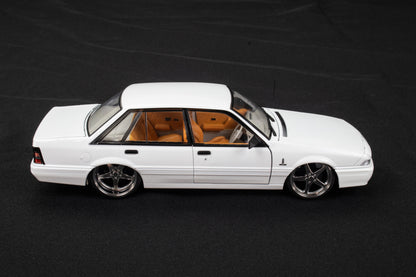 DDA706 - 1:24 White Custom VL Calais